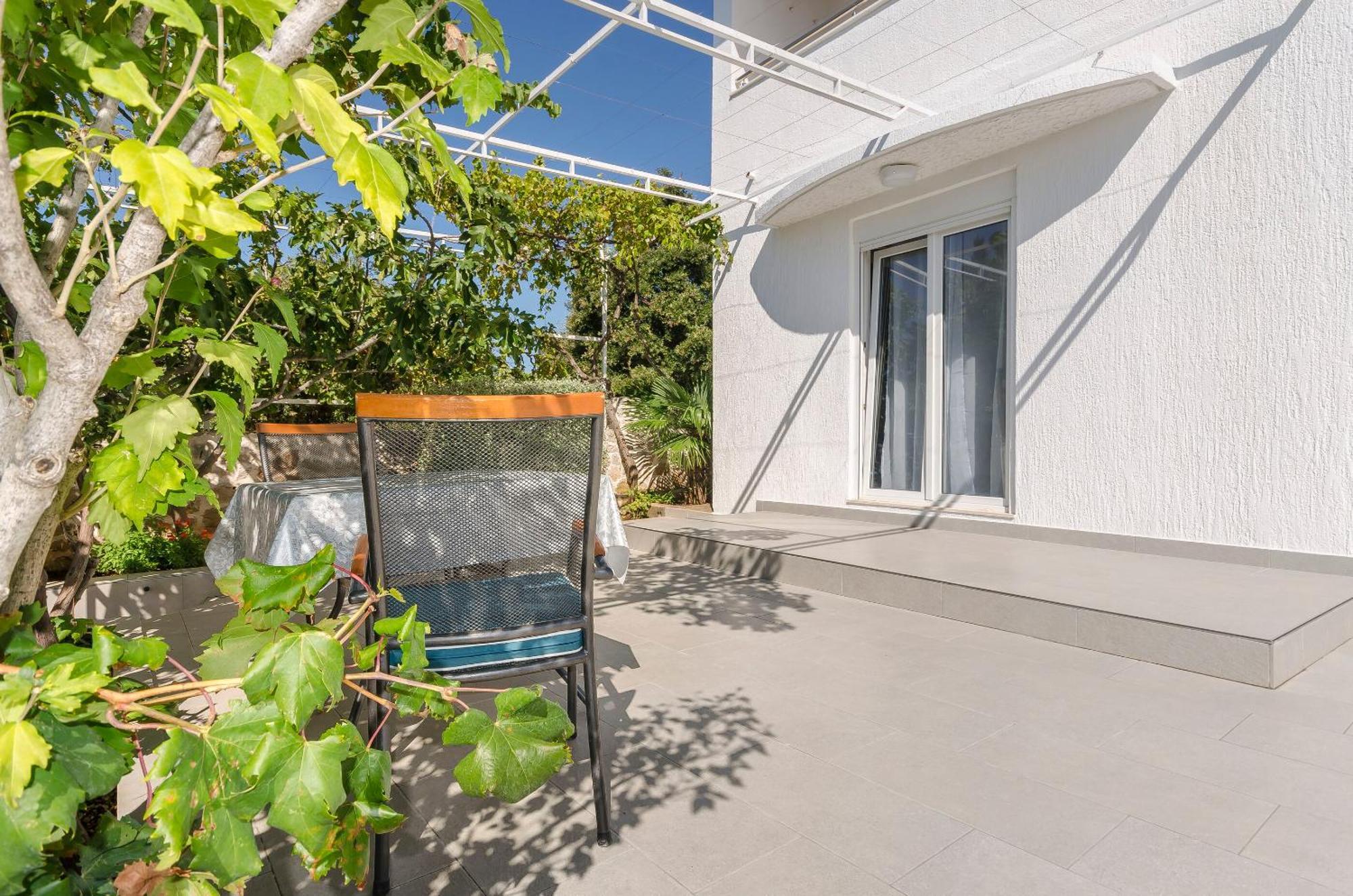 Apartments Danica Тисно Экстерьер фото